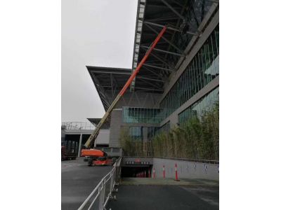 自行走高空作業(yè)平臺(tái)